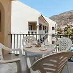 Lovely 1 Bedroom Communal Heated Pool Appartamento